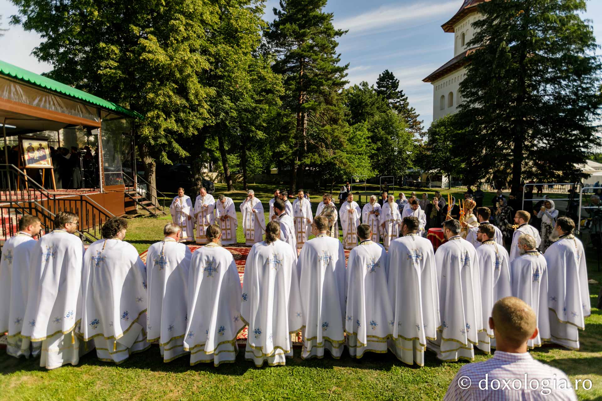 PS Părinte Andrei, către pelerinii Sfântului Ioan cel Nou: „Cine ne adună pe noi, dacă nu dragostea față de Dumnezeu și față de oameni?”