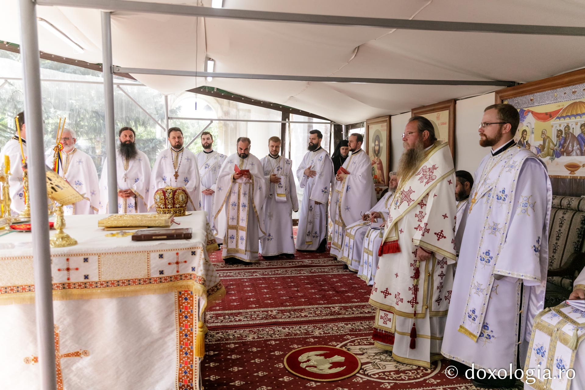 PS Părinte Andrei, către pelerinii Sfântului Ioan cel Nou: „Cine ne adună pe noi, dacă nu dragostea față de Dumnezeu și față de oameni?”