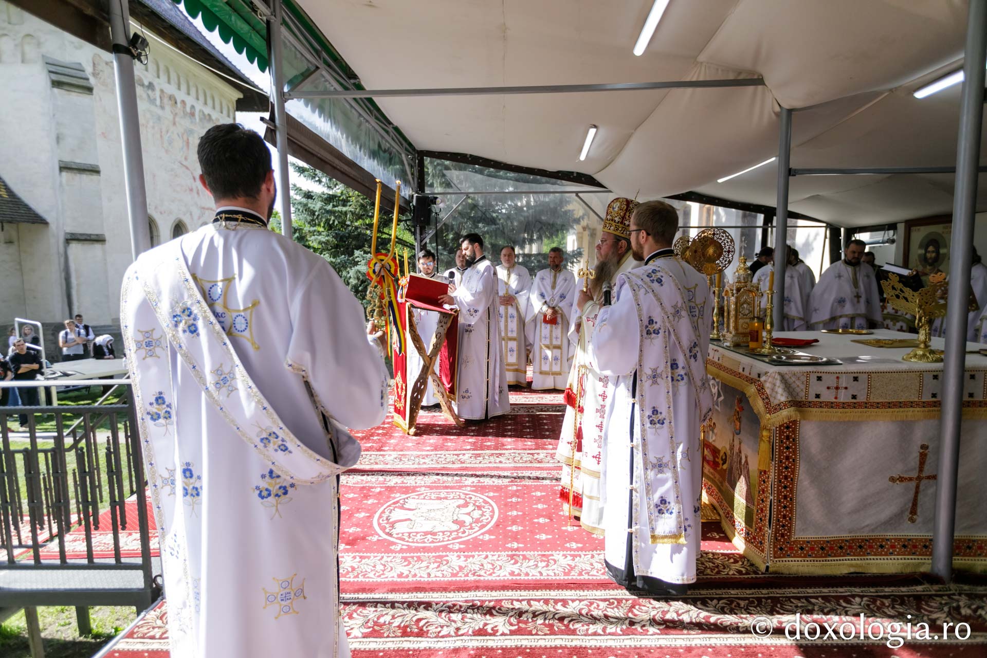 PS Părinte Andrei, către pelerinii Sfântului Ioan cel Nou: „Cine ne adună pe noi, dacă nu dragostea față de Dumnezeu și față de oameni?”