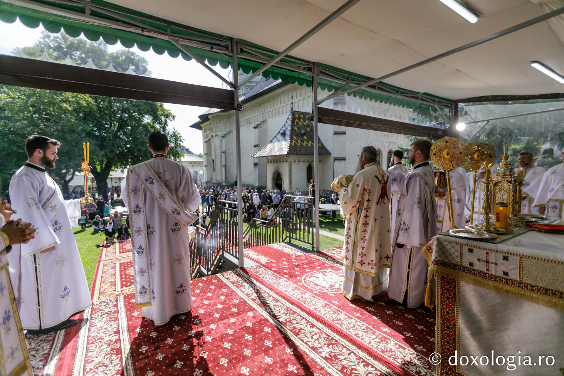PS Părinte Andrei, către pelerinii Sfântului Ioan cel Nou: „Cine ne adună pe noi, dacă nu dragostea față de Dumnezeu și față de oameni?”