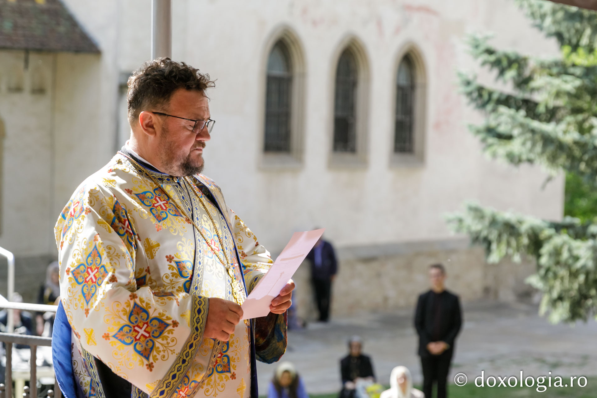 PS Părinte Andrei, către pelerinii Sfântului Ioan cel Nou: „Cine ne adună pe noi, dacă nu dragostea față de Dumnezeu și față de oameni?”