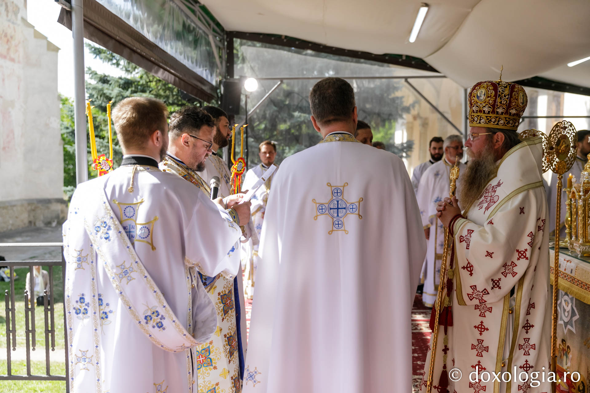 PS Părinte Andrei, către pelerinii Sfântului Ioan cel Nou: „Cine ne adună pe noi, dacă nu dragostea față de Dumnezeu și față de oameni?”