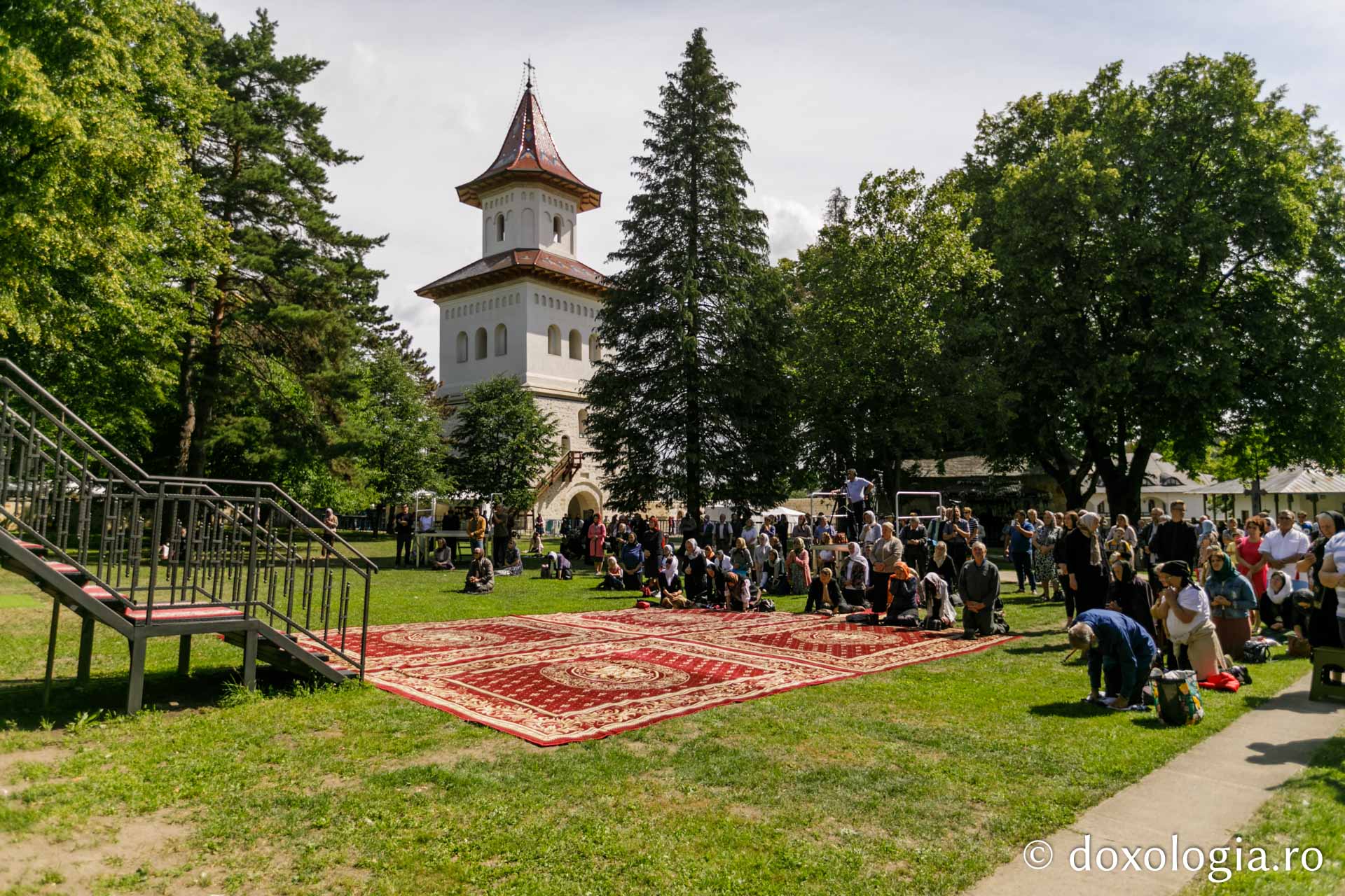PS Părinte Andrei, către pelerinii Sfântului Ioan cel Nou: „Cine ne adună pe noi, dacă nu dragostea față de Dumnezeu și față de oameni?”