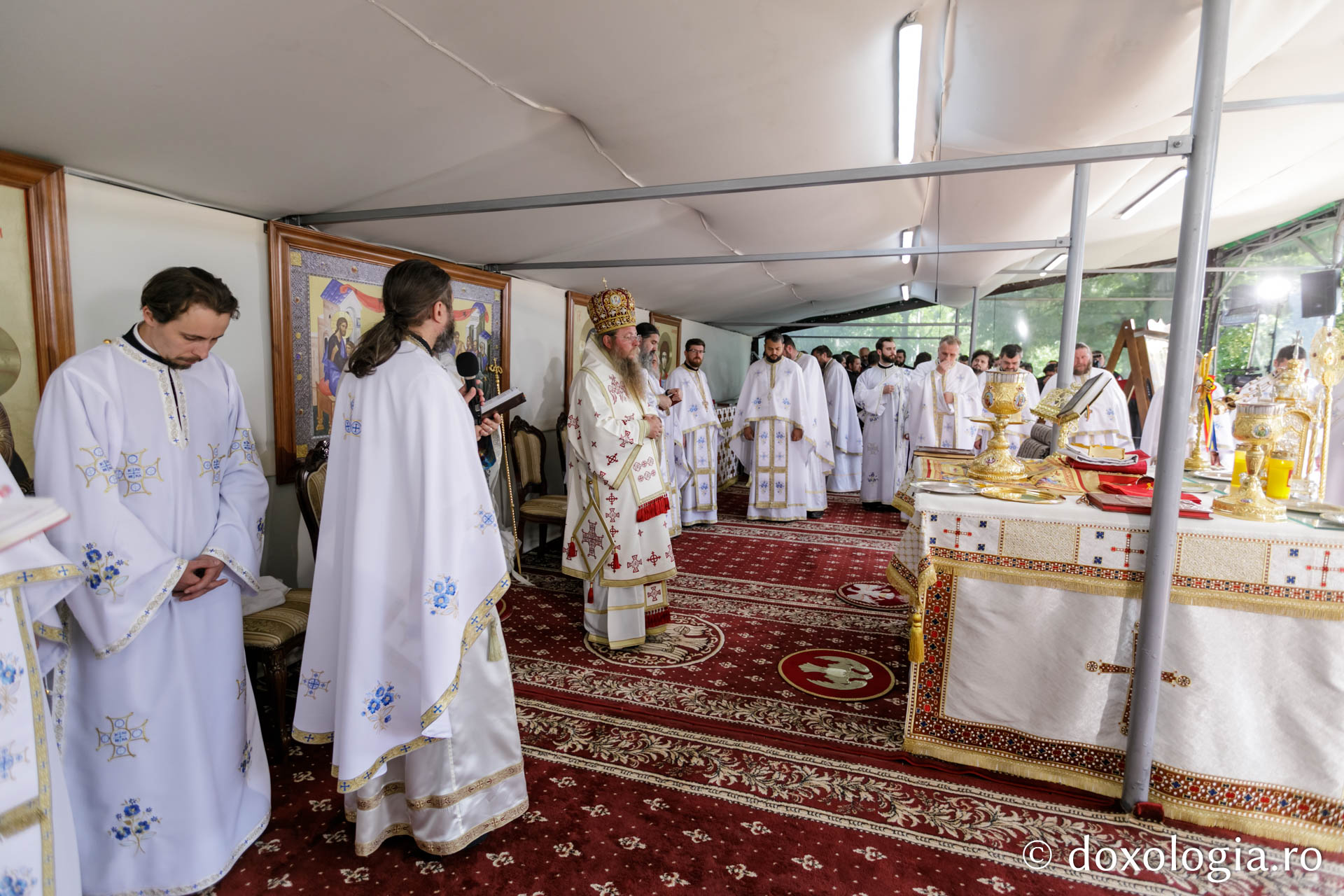 PS Părinte Andrei, către pelerinii Sfântului Ioan cel Nou: „Cine ne adună pe noi, dacă nu dragostea față de Dumnezeu și față de oameni?”