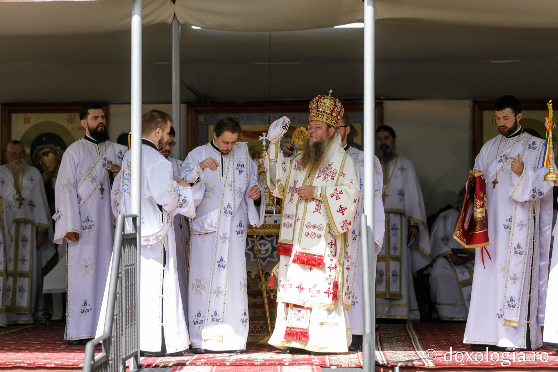 PS Părinte Andrei, către pelerinii Sfântului Ioan cel Nou: „Cine ne adună pe noi, dacă nu dragostea față de Dumnezeu și față de oameni?”