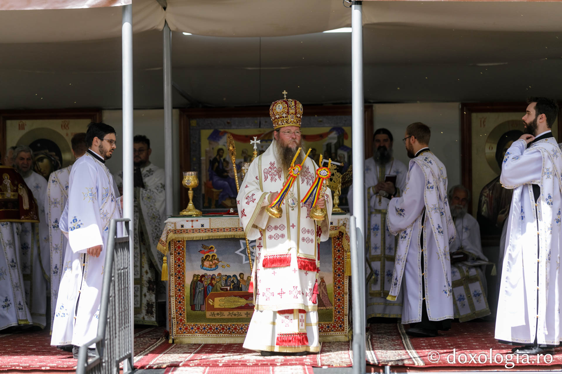 PS Părinte Andrei, către pelerinii Sfântului Ioan cel Nou: „Cine ne adună pe noi, dacă nu dragostea față de Dumnezeu și față de oameni?”