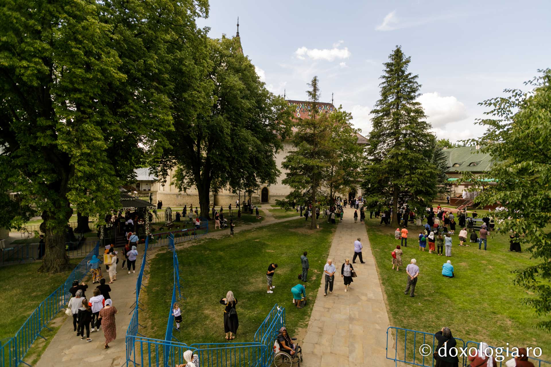 PS Părinte Andrei, către pelerinii Sfântului Ioan cel Nou: „Cine ne adună pe noi, dacă nu dragostea față de Dumnezeu și față de oameni?”