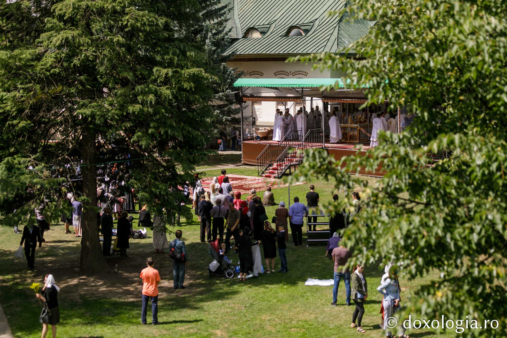 PS Părinte Andrei, către pelerinii Sfântului Ioan cel Nou: „Cine ne adună pe noi, dacă nu dragostea față de Dumnezeu și față de oameni?”