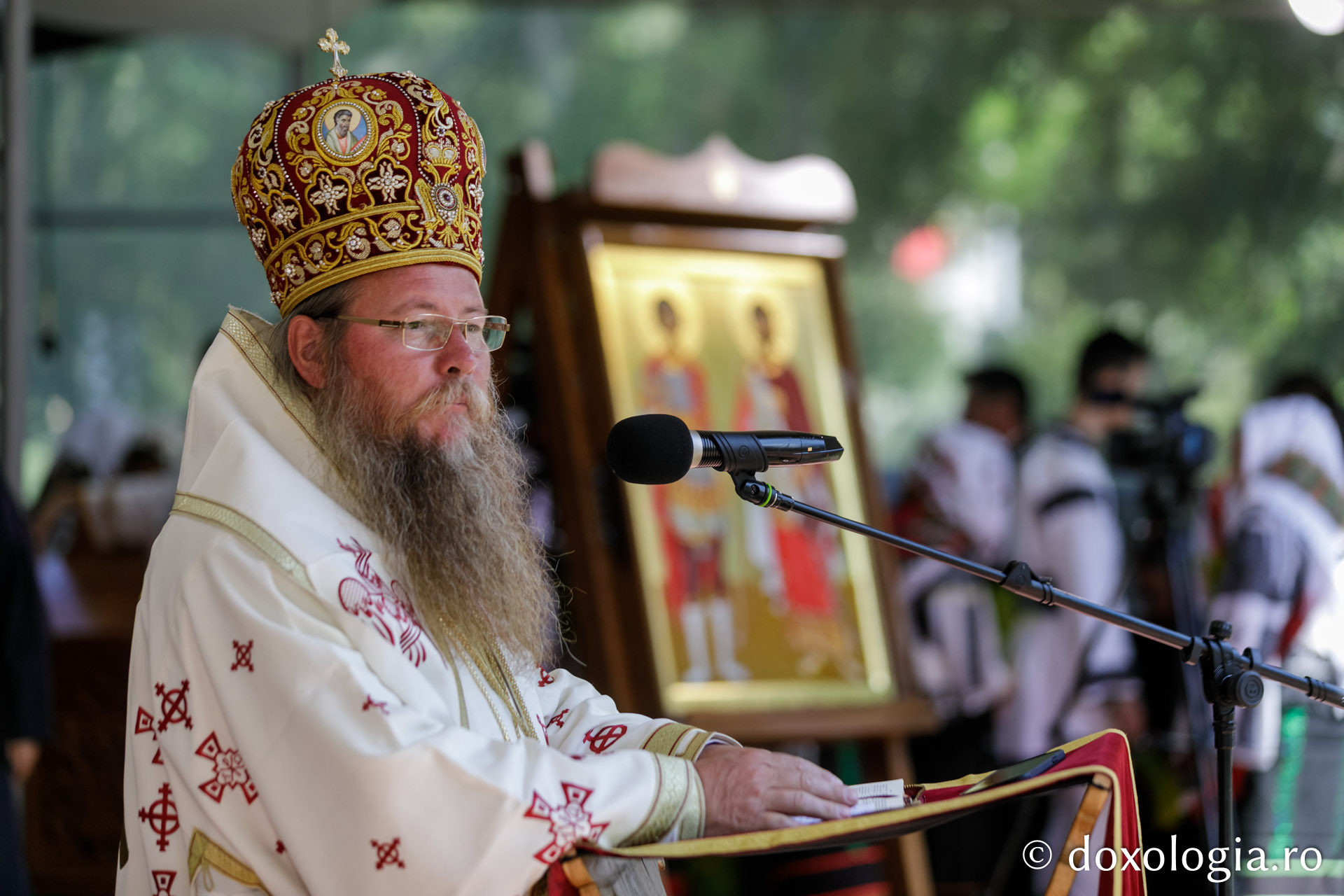 PS Părinte Andrei, către pelerinii Sfântului Ioan cel Nou: „Cine ne adună pe noi, dacă nu dragostea față de Dumnezeu și față de oameni?”