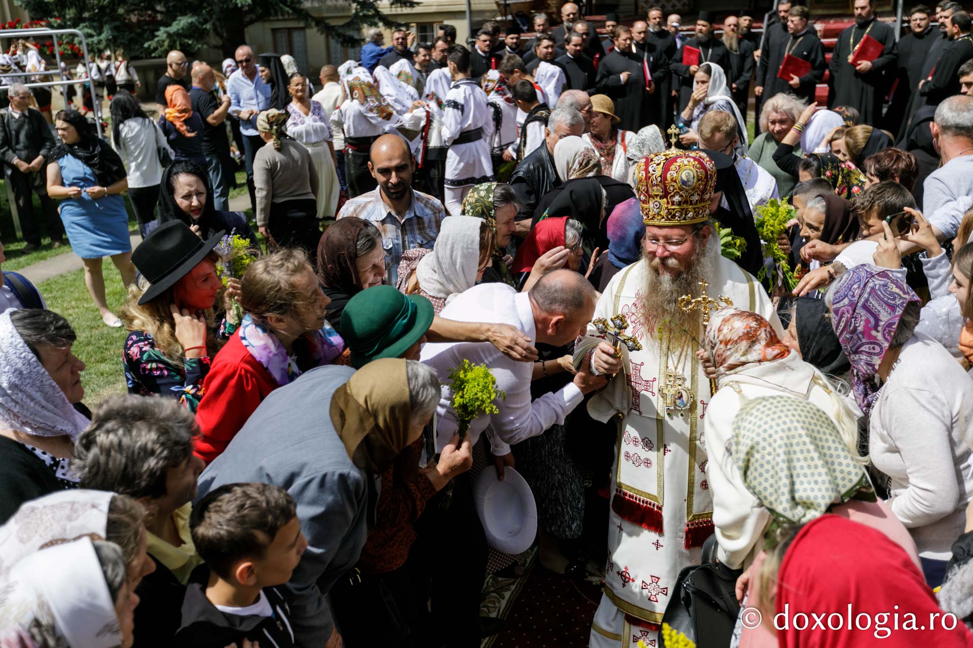 PS Părinte Andrei, către pelerinii Sfântului Ioan cel Nou: „Cine ne adună pe noi, dacă nu dragostea față de Dumnezeu și față de oameni?”