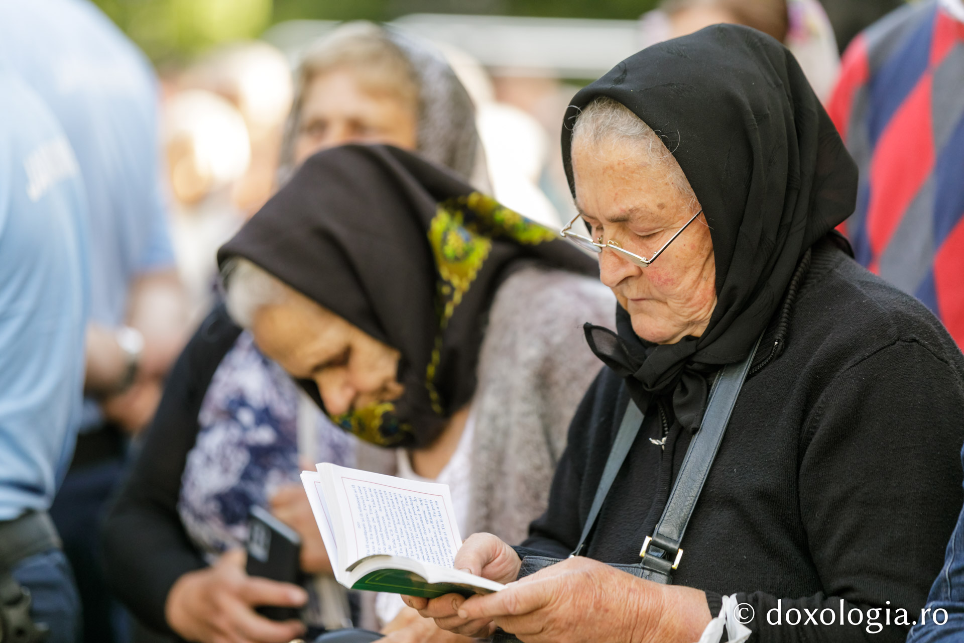 (Foto) Pelerinii înveșmântează în rugăciune cetatea Sfântului Ioan cel Nou #HramSuceava2022