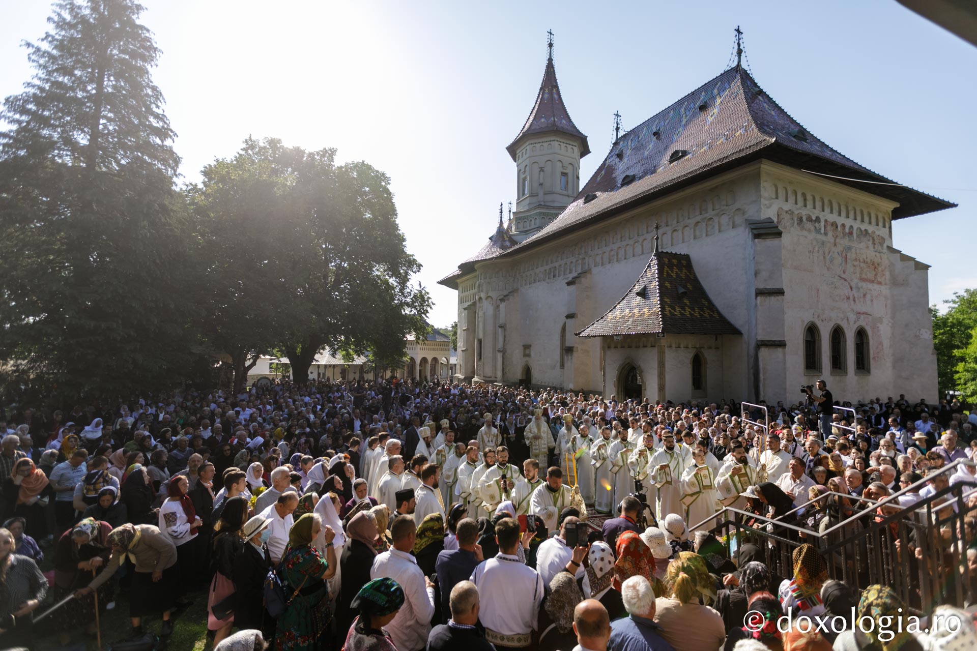 (Foto) Liturghie arhierească la împlinirea a 500 de ani de la sfințirea Bisericii „Sfântul Gheorghe” #HramSuceava2022