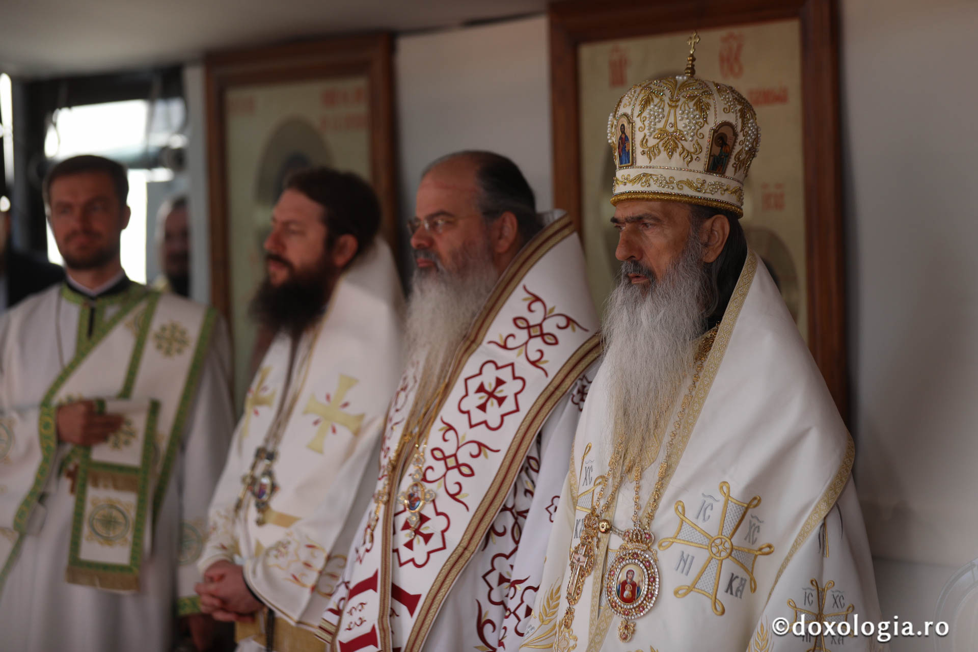 Foto: pr. Silviu Cluci Zi de mare sărbătoare în cetatea Sucevei: credincioși din toate părțile țării, uniți în duh și rugăciune la hramul Sfântului Ioan cel Nou