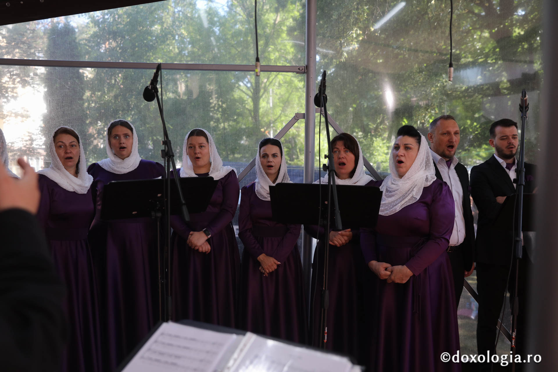 Foto: pr. Silviu Cluci Zi de mare sărbătoare în cetatea Sucevei: credincioși din toate părțile țării, uniți în duh și rugăciune la hramul Sfântului Ioan cel Nou