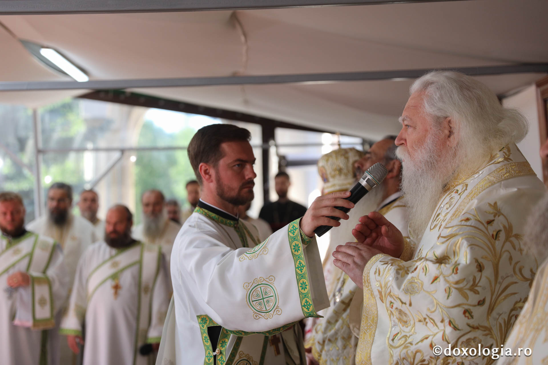 Foto: pr. Silviu Cluci Zi de mare sărbătoare în cetatea Sucevei: credincioși din toate părțile țării, uniți în duh și rugăciune la hramul Sfântului Ioan cel Nou