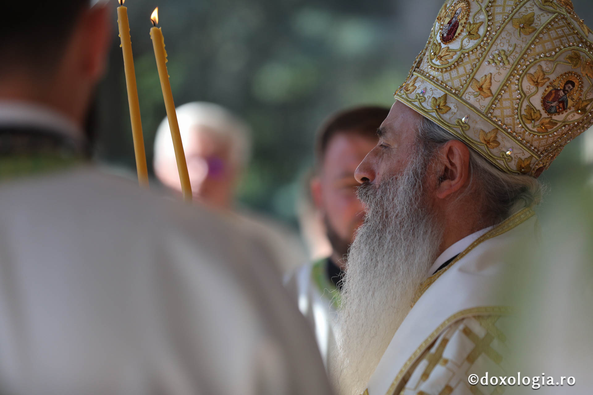 Foto: pr. Silviu Cluci Zi de mare sărbătoare în cetatea Sucevei: credincioși din toate părțile țării, uniți în duh și rugăciune la hramul Sfântului Ioan cel Nou