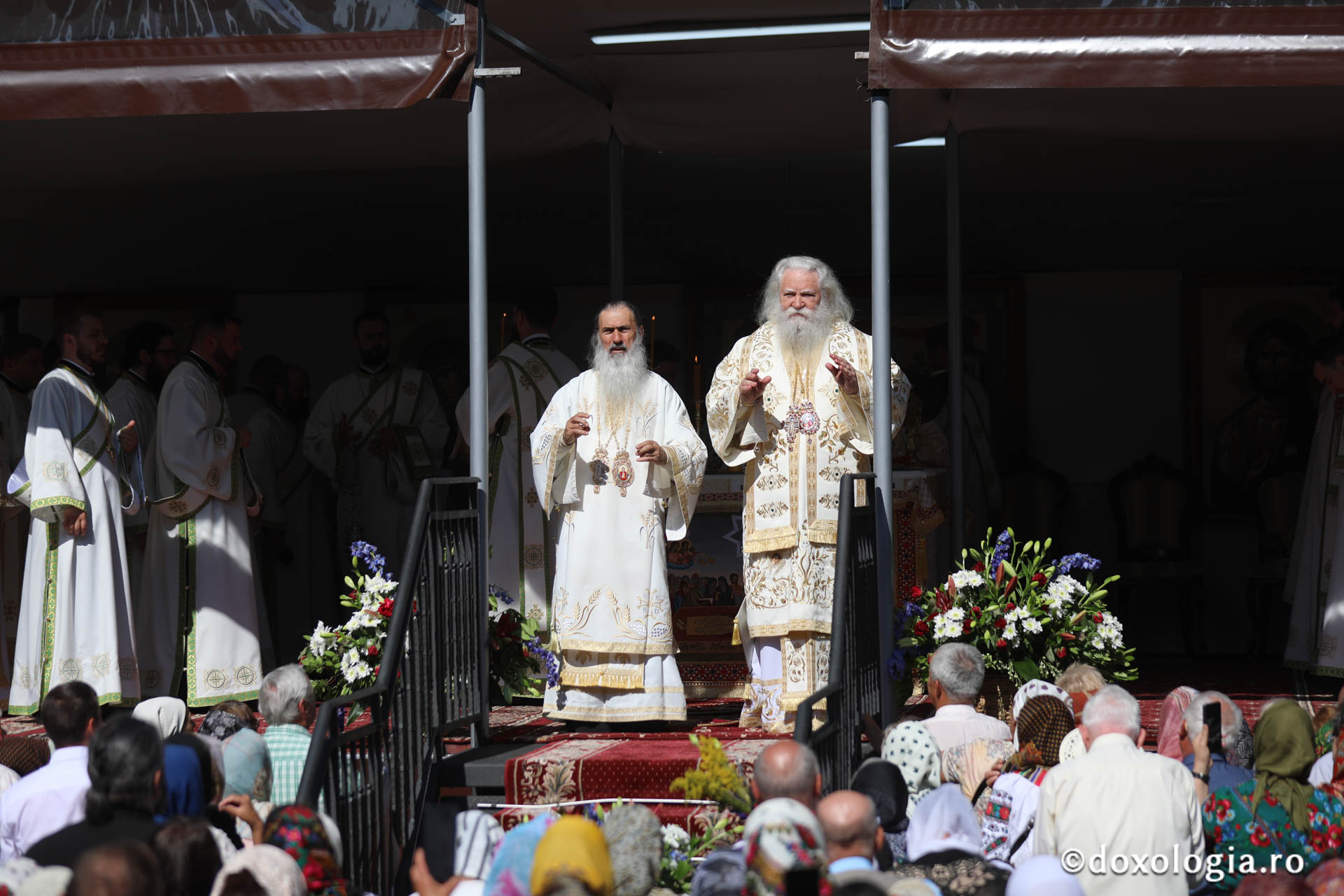 Foto: pr. Silviu Cluci Zi de mare sărbătoare în cetatea Sucevei: credincioși din toate părțile țării, uniți în duh și rugăciune la hramul Sfântului Ioan cel Nou