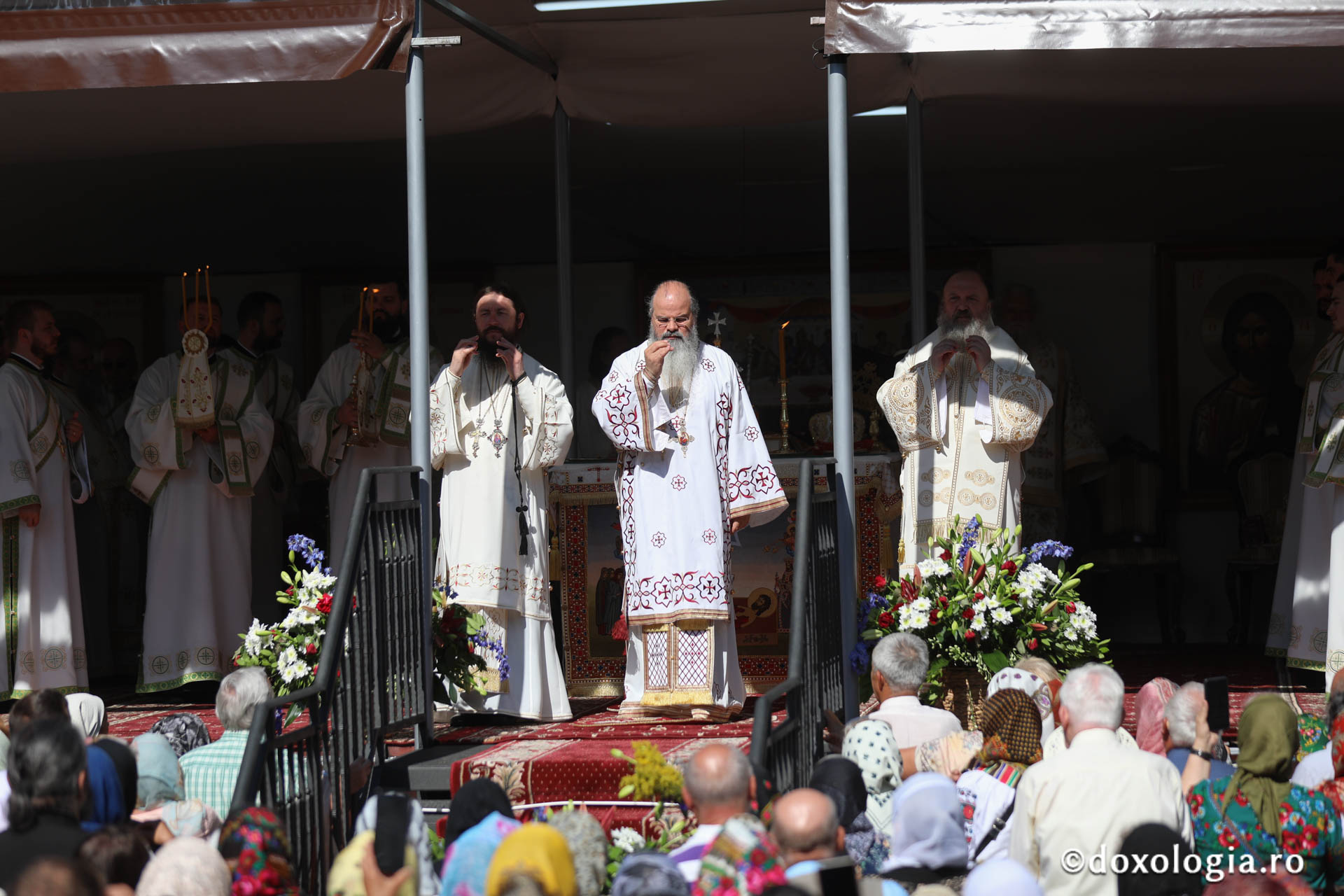 Foto: pr. Silviu Cluci Zi de mare sărbătoare în cetatea Sucevei: credincioși din toate părțile țării, uniți în duh și rugăciune la hramul Sfântului Ioan cel Nou