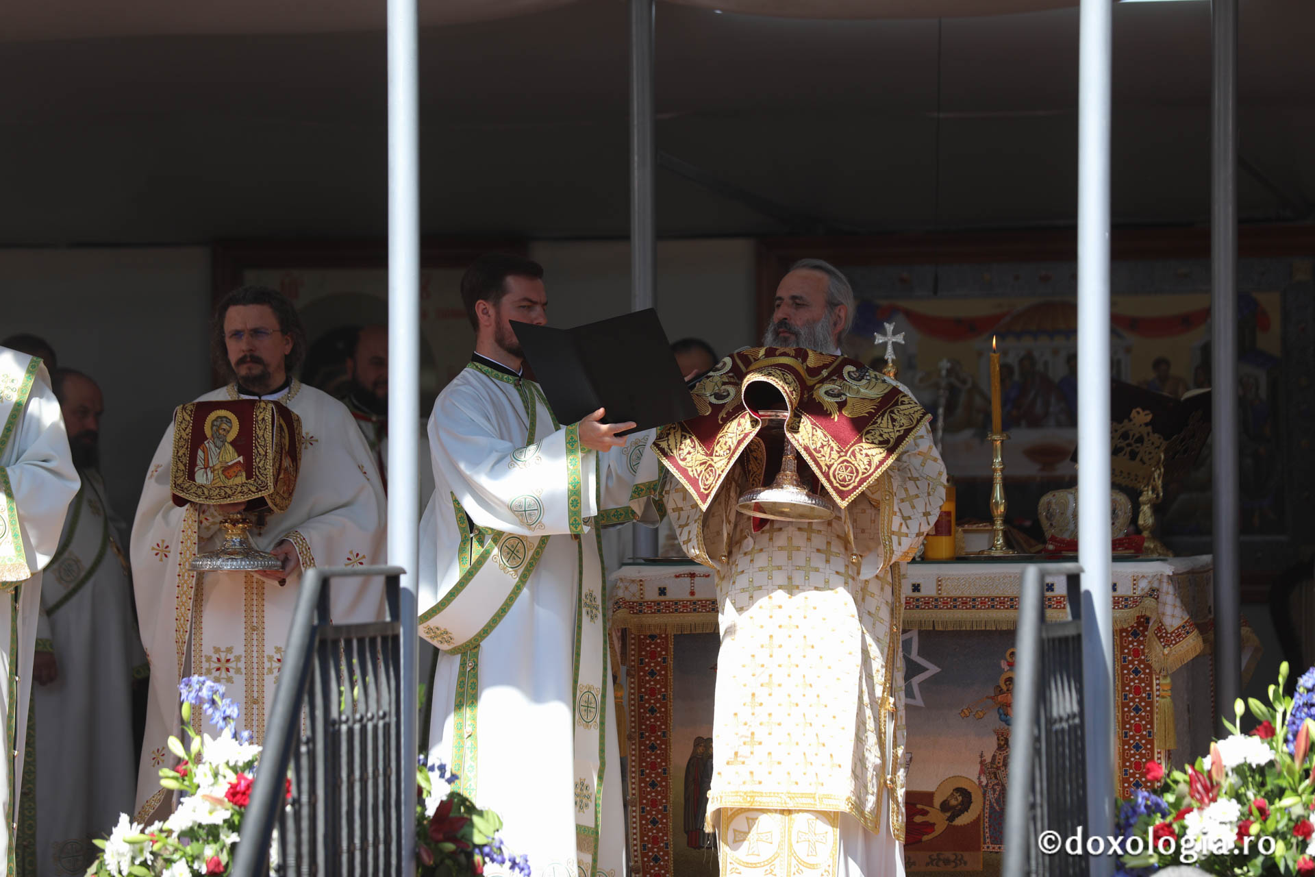 Foto: pr. Silviu Cluci Zi de mare sărbătoare în cetatea Sucevei: credincioși din toate părțile țării, uniți în duh și rugăciune la hramul Sfântului Ioan cel Nou