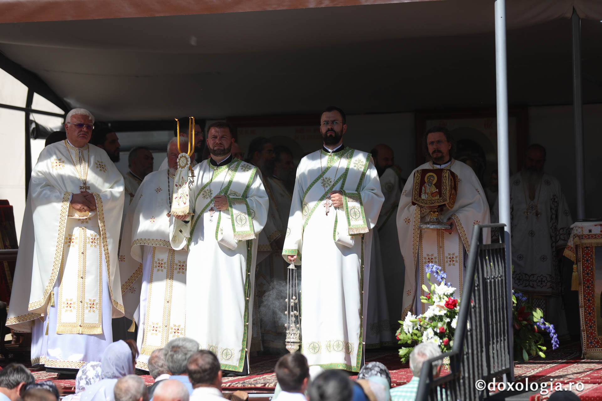 Foto: pr. Silviu Cluci Zi de mare sărbătoare în cetatea Sucevei: credincioși din toate părțile țării, uniți în duh și rugăciune la hramul Sfântului Ioan cel Nou