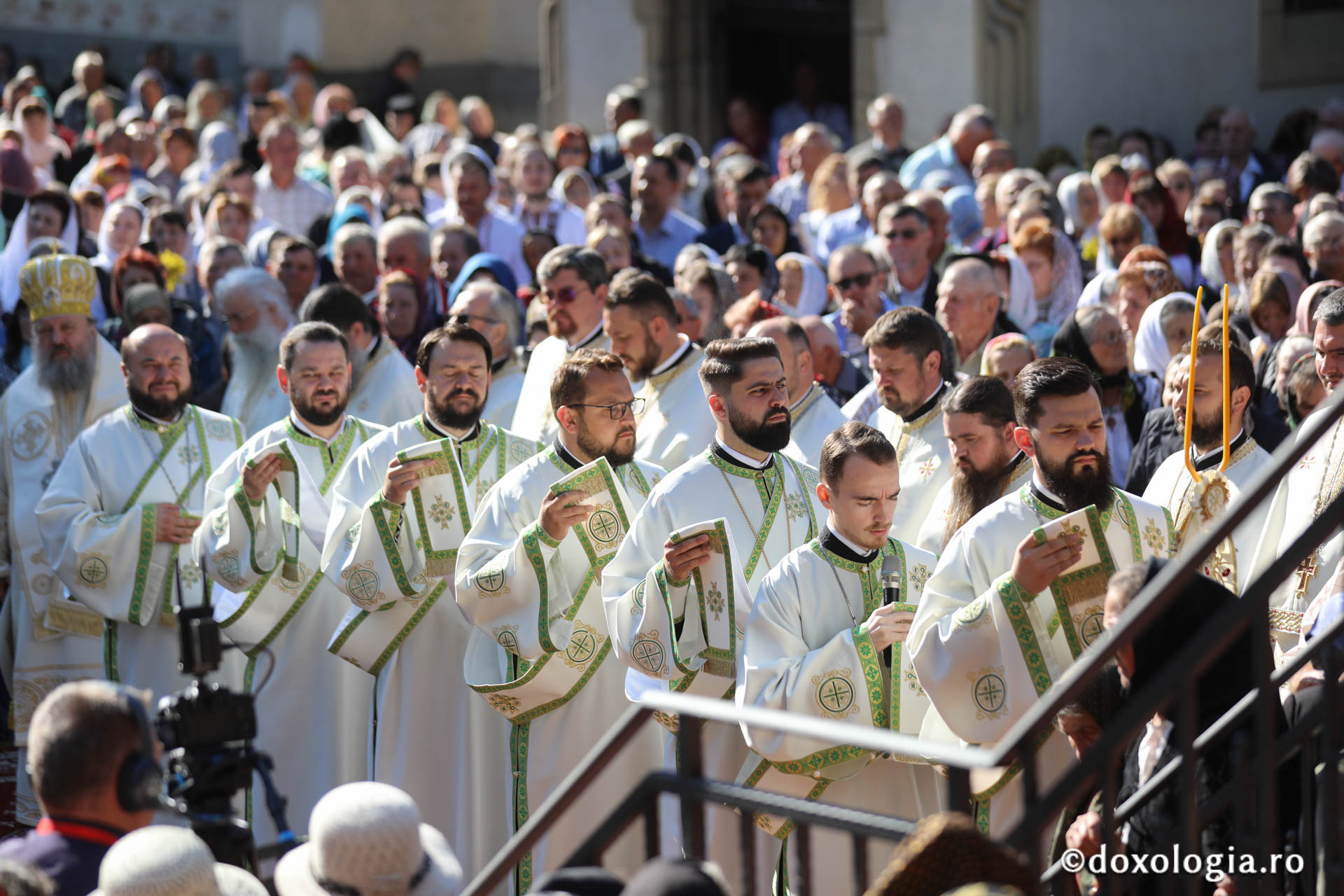 Foto: pr. Silviu Cluci Zi de mare sărbătoare în cetatea Sucevei: credincioși din toate părțile țării, uniți în duh și rugăciune la hramul Sfântului Ioan cel Nou