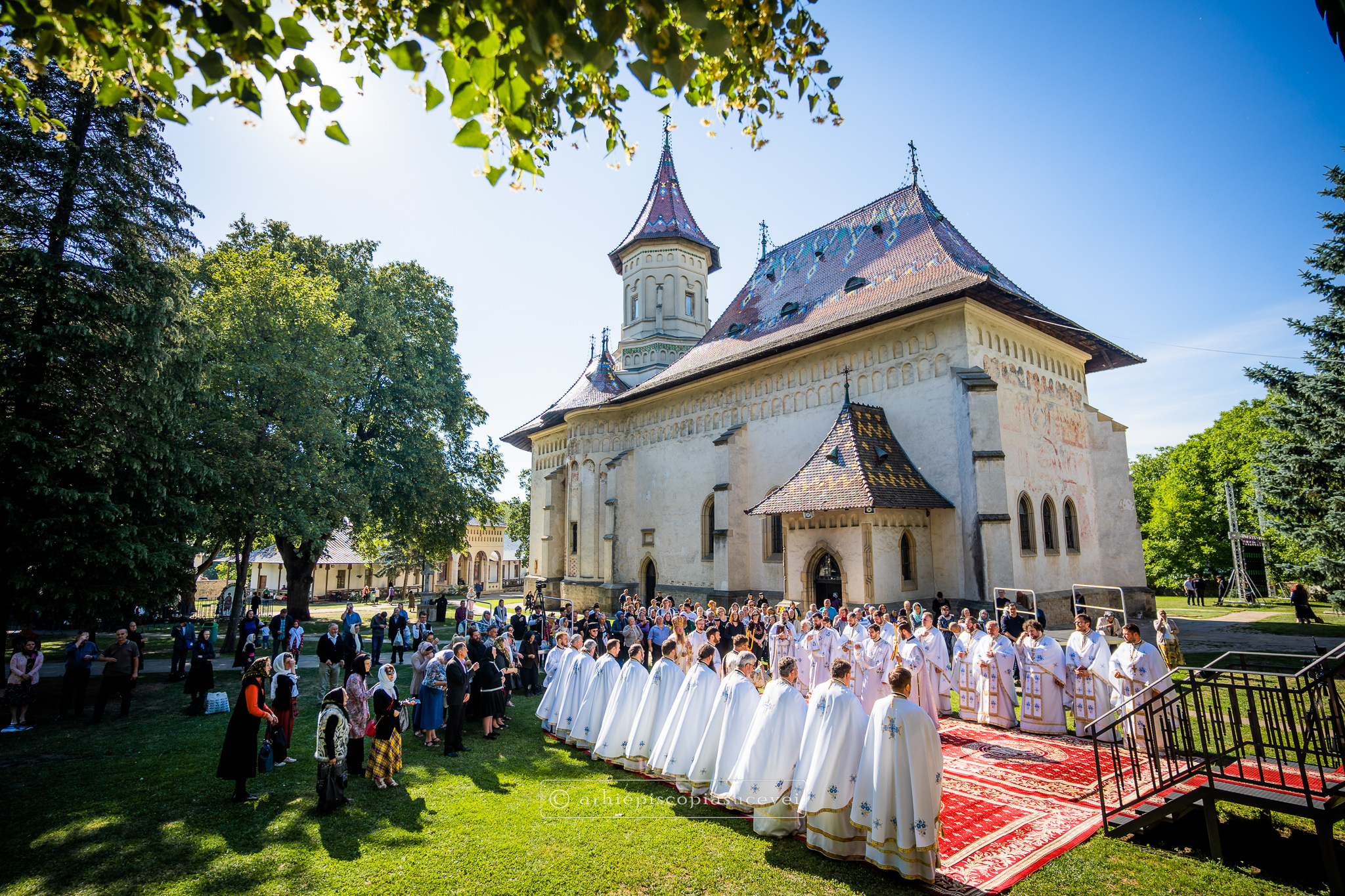 PS Părinte Andrei, către pelerinii Sfântului Ioan cel Nou: „Cine ne adună pe noi, dacă nu dragostea față de Dumnezeu și față de oameni?”