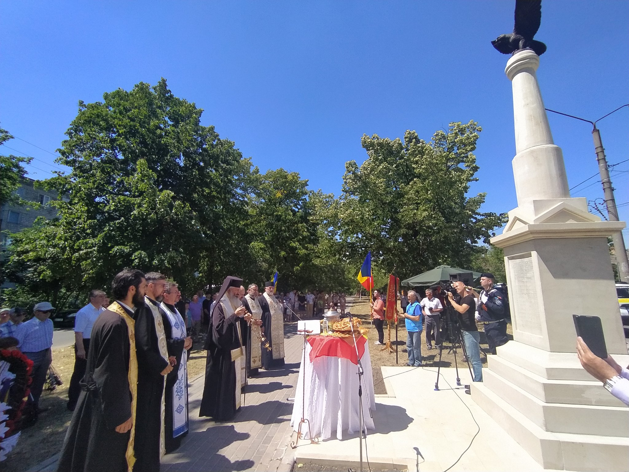 PS Antonie a sfinţit Monumentul Eroilor Români de la Florești