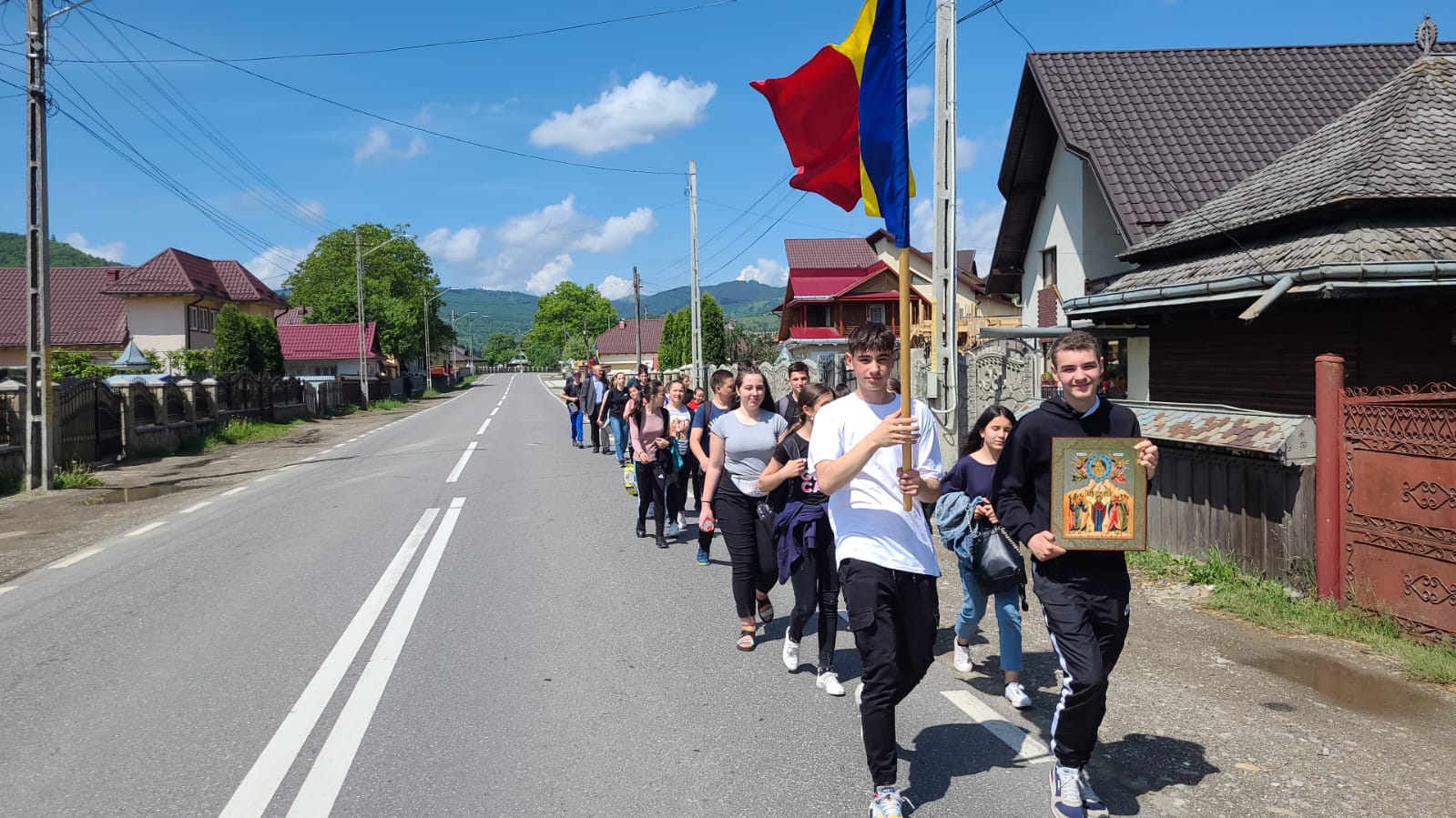 Credincioșii nemțeni merg în pelerinaj la hramul Mănăstirii Neamț