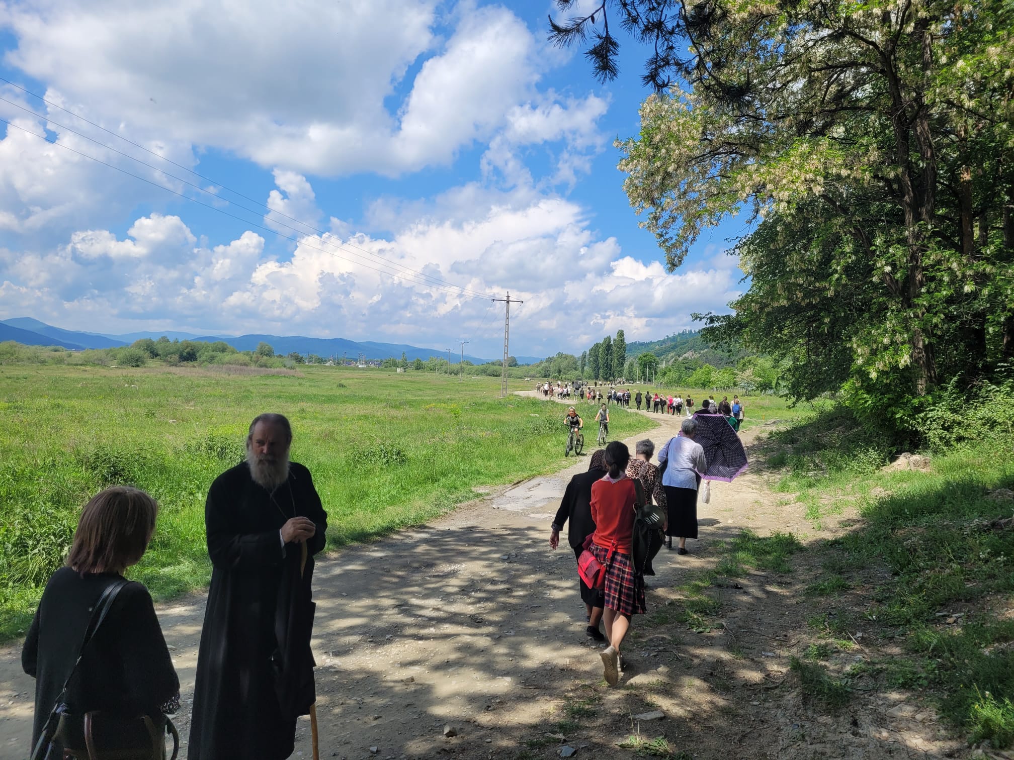 Credincioșii nemțeni merg în pelerinaj la hramul Mănăstirii Neamț