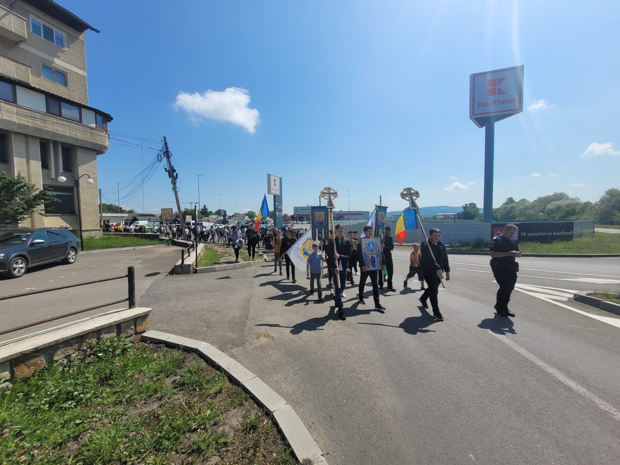 Credincioșii nemțeni merg în pelerinaj la hramul Mănăstirii Neamț