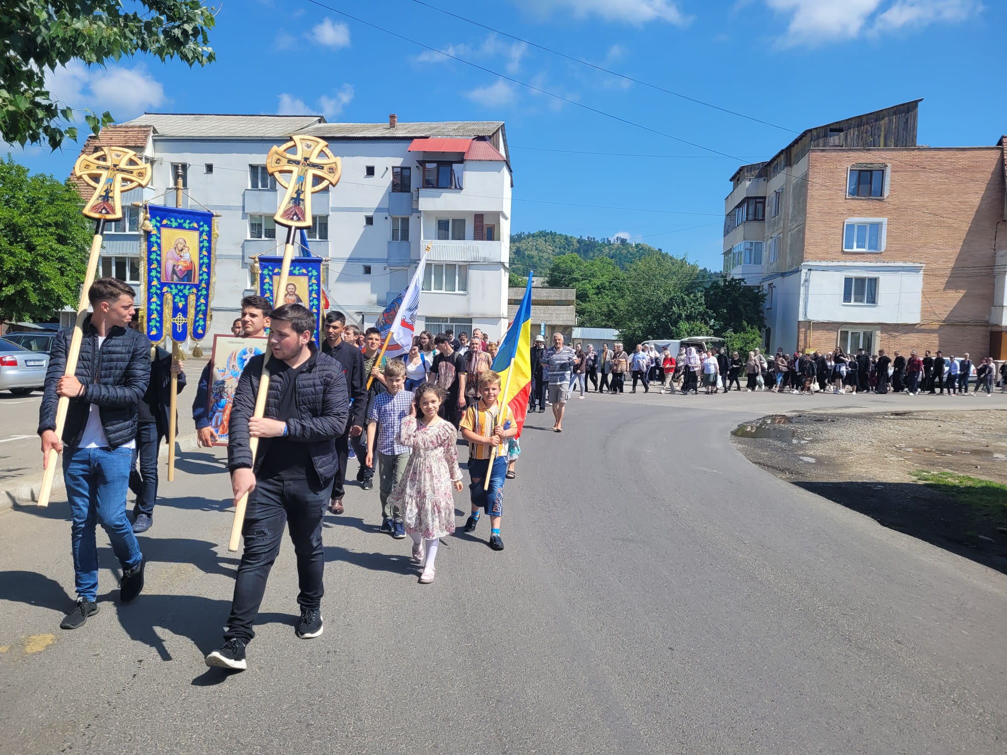 Credincioșii nemțeni merg în pelerinaj la hramul Mănăstirii Neamț