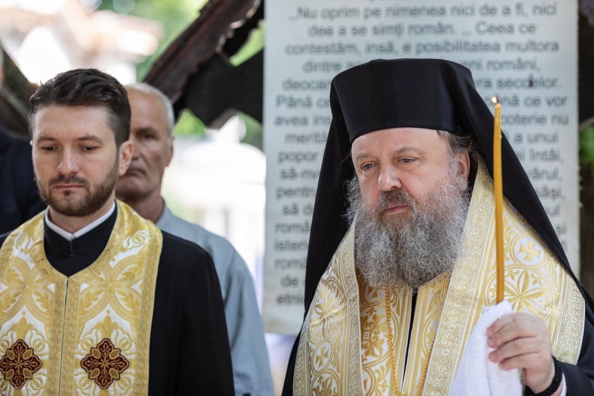 Pomenirea „poetului nepereche” la mormântul său din Bucureşti