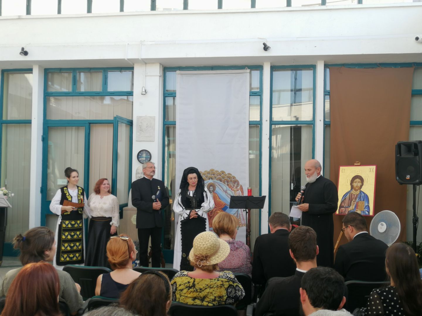 foto: pr. Ciprian Adrian Timofte „Mântuitoarea rugăciune”, în premieră la Piatra-Neamţ
