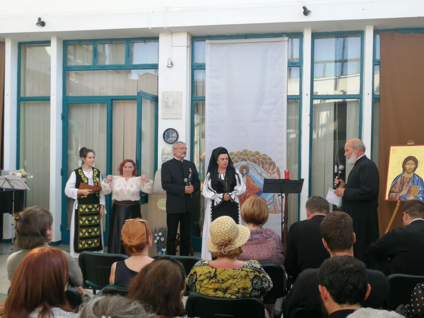 foto: pr. Ciprian Adrian Timofte „Mântuitoarea rugăciune”, în premieră la Piatra-Neamţ