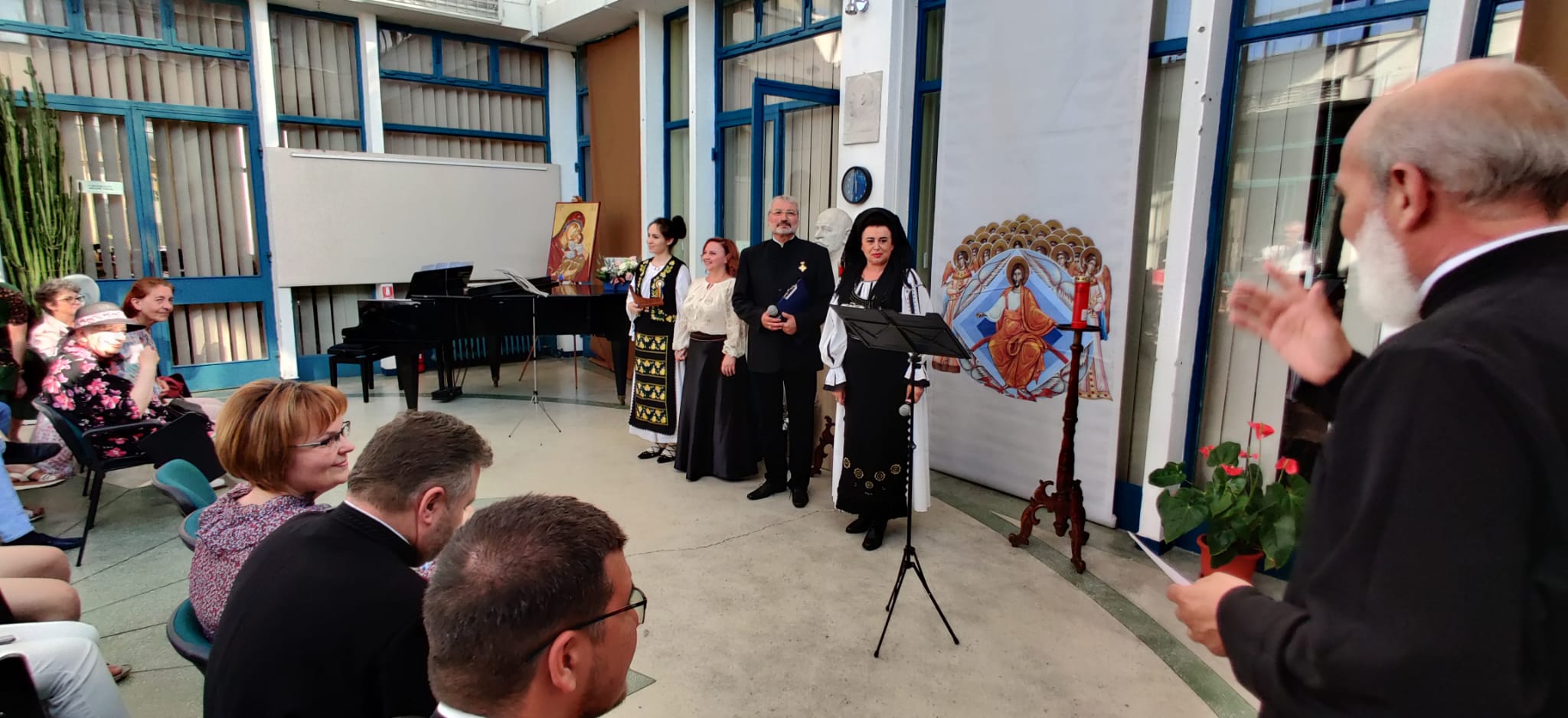 foto: pr. Ciprian Adrian Timofte „Mântuitoarea rugăciune”, în premieră la Piatra-Neamţ
