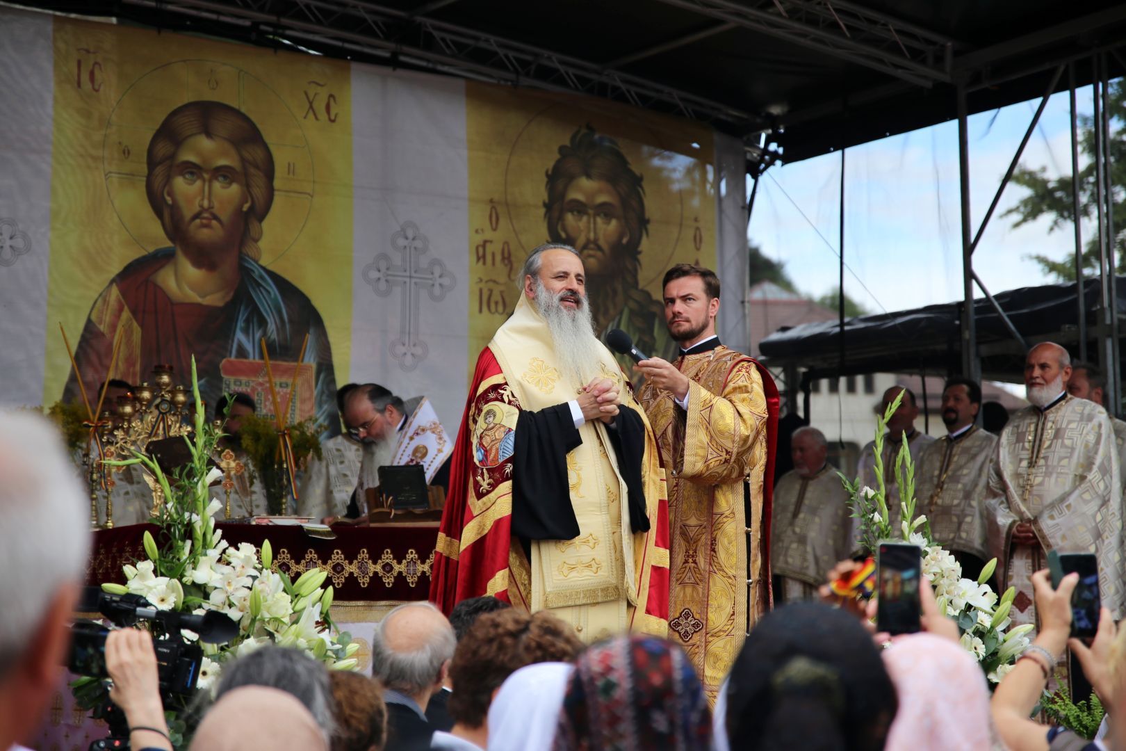 Nașterea Sfântului Ioan Botezătorul, sărbătoarea orașului de la poalele Pietricicăi: mii de oameni, împreună cu sfinții prin Piatra Neamț