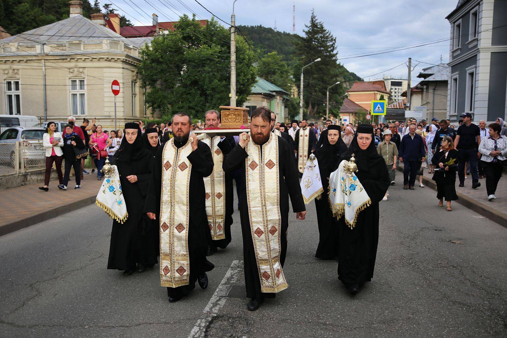 Nașterea Sfântului Ioan Botezătorul, sărbătoarea orașului de la poalele Pietricicăi: mii de oameni, împreună cu sfinții prin Piatra Neamț