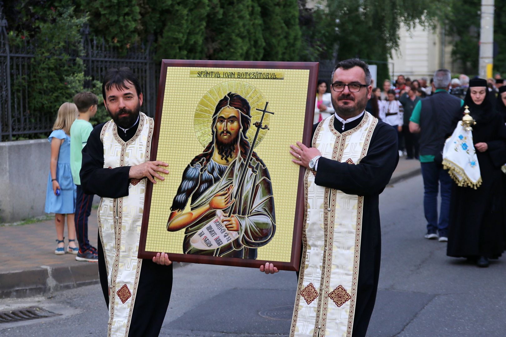 Nașterea Sfântului Ioan Botezătorul, sărbătoarea orașului de la poalele Pietricicăi: mii de oameni, împreună cu sfinții prin Piatra Neamț