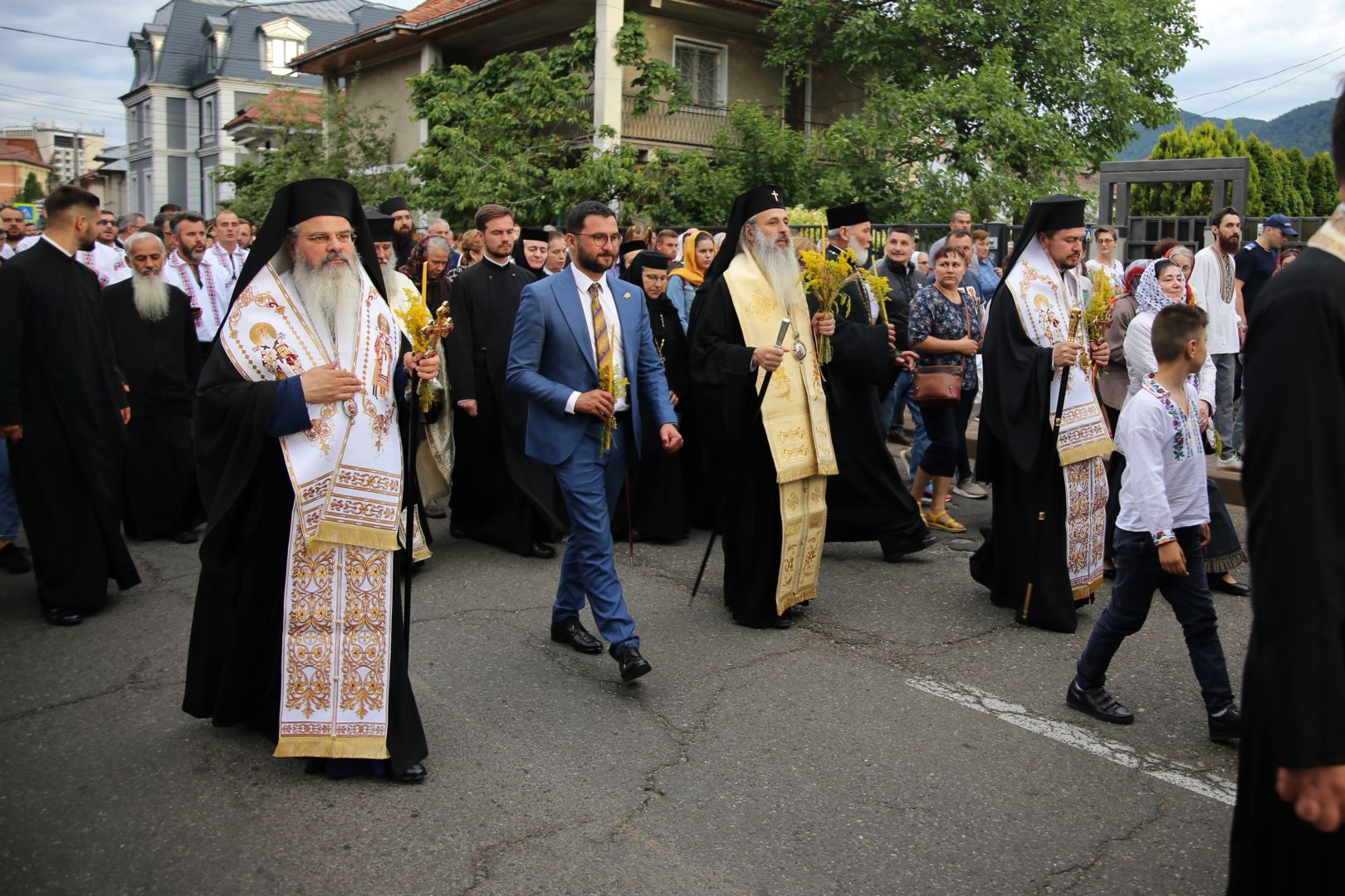 Nașterea Sfântului Ioan Botezătorul, sărbătoarea orașului de la poalele Pietricicăi: mii de oameni, împreună cu sfinții prin Piatra Neamț