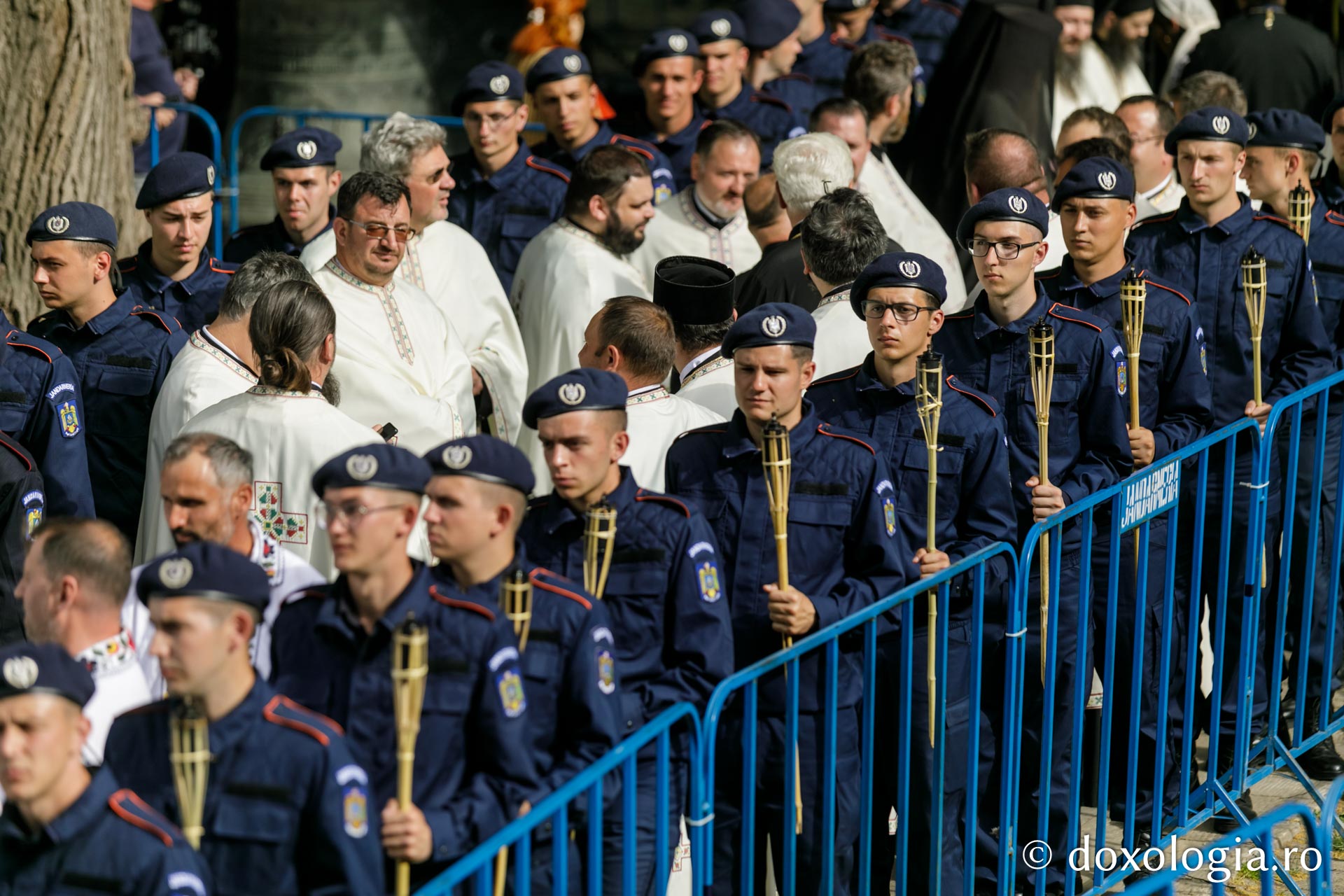 „Calea Sfinților” pe străzile Sucevei: peste 10000 de pelerini au participat la procesiunea cu moaștele Sfântului Ioan cel Nou #HramSuceava2022
