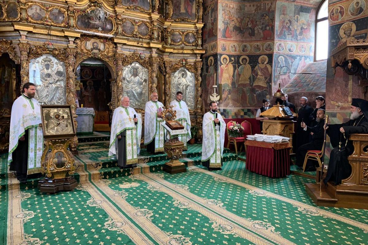 Reuniune la 20 de ani de la absolvire la Liceul Teologic „Episcop Melchidesc”