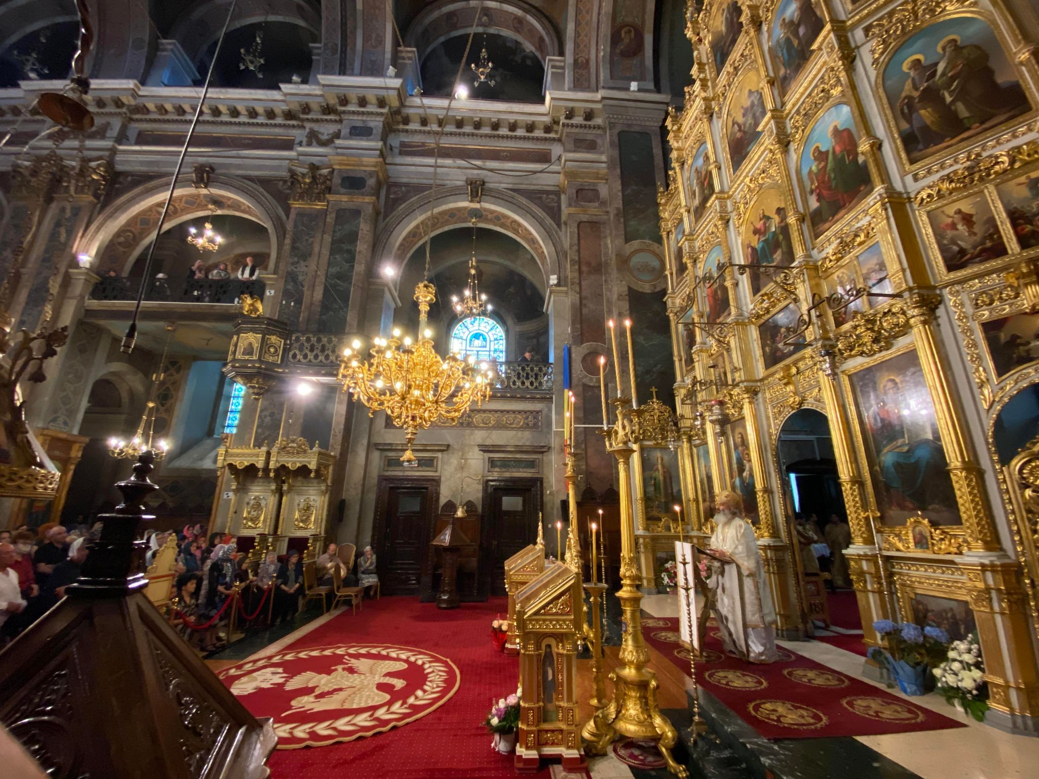 foto: psalt Emanuel Marin Preasfințitul Antonie la Catedrală: „Este important să mărturisim că Mântuitorul Hristos este Dumnezeu adevărat, pentru că atunci când mărturisim aceasta noi intrăm într-o legătură spirituală cu El”
