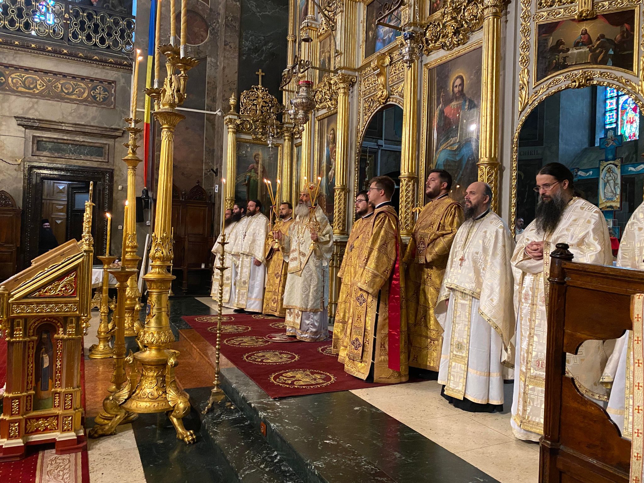 foto: psalt Emanuel Marin Preasfințitul Antonie la Catedrală: „Este important să mărturisim că Mântuitorul Hristos este Dumnezeu adevărat, pentru că atunci când mărturisim aceasta noi intrăm într-o legătură spirituală cu El”