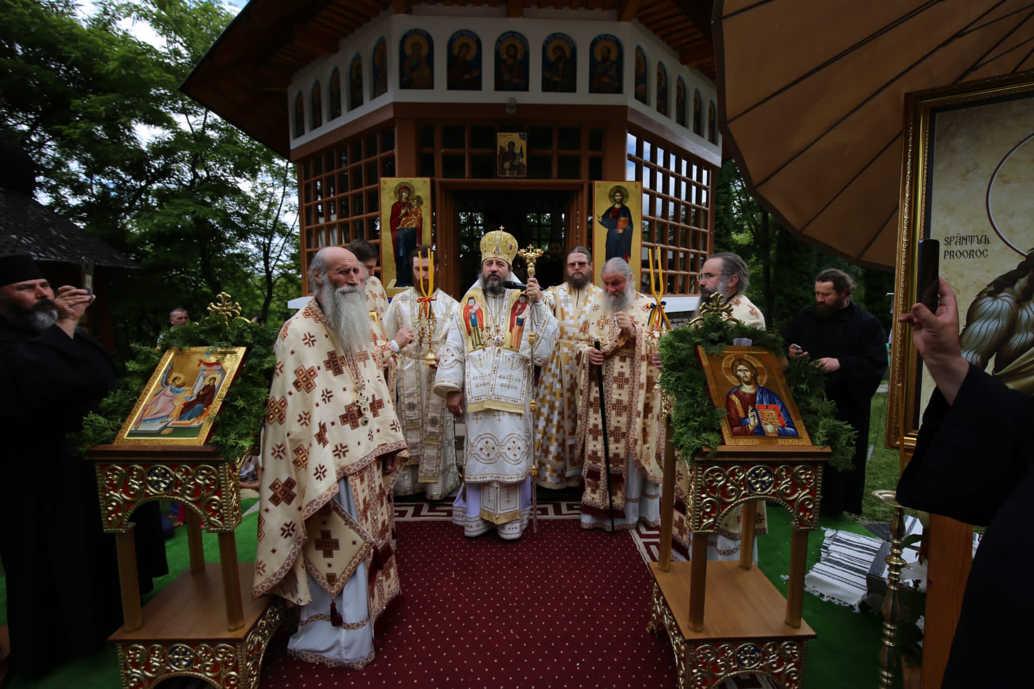 PS Nichifor Botoșăneanul, prezent la hramul Mănăstirii Sihla: „Nașterea Sfântului Ioan a fost importantă în istoria mântuirii, a schimbat fața lumii”