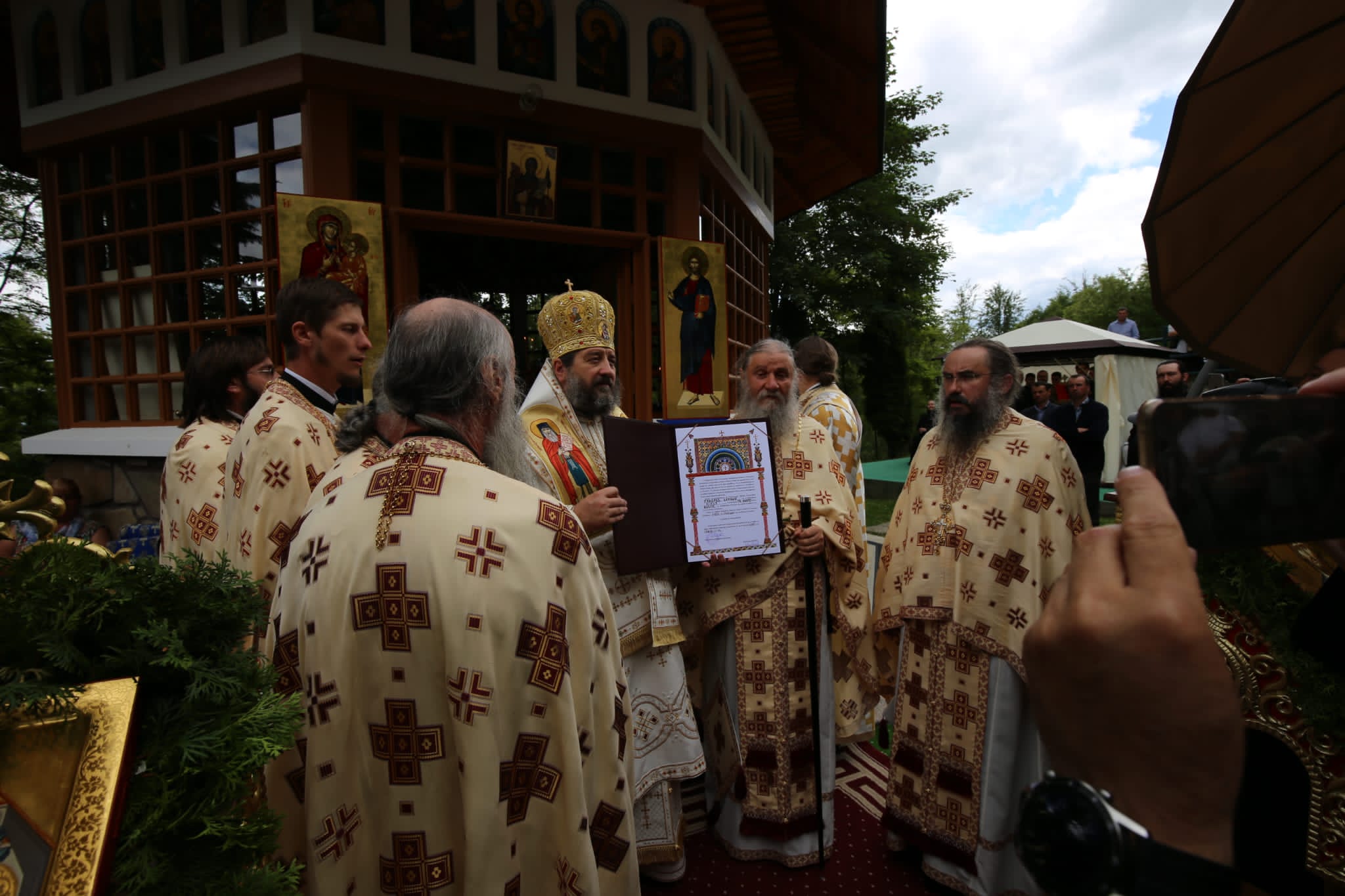 PS Nichifor Botoșăneanul, prezent la hramul Mănăstirii Sihla: „Nașterea Sfântului Ioan a fost importantă în istoria mântuirii, a schimbat fața lumii”
