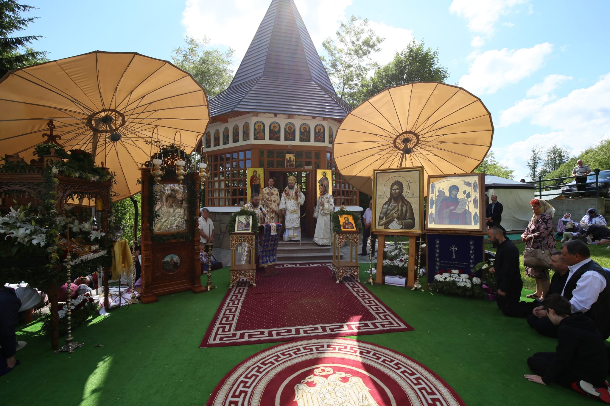 PS Nichifor Botoșăneanul, prezent la hramul Mănăstirii Sihla: „Nașterea Sfântului Ioan a fost importantă în istoria mântuirii, a schimbat fața lumii”