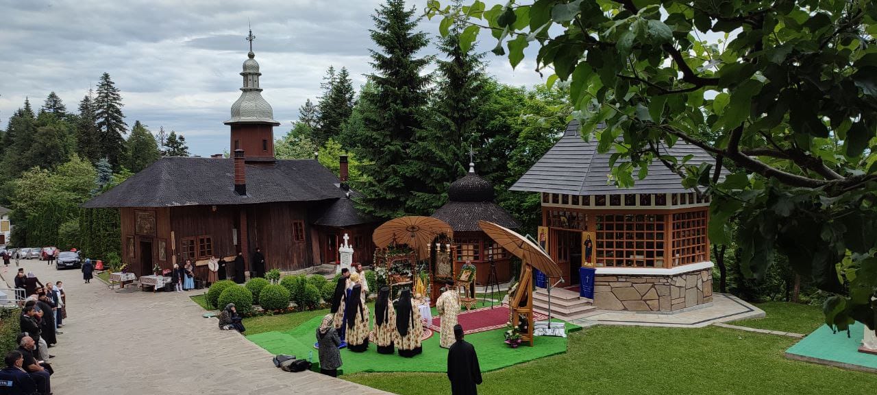 PS Nichifor Botoșăneanul, prezent la hramul Mănăstirii Sihla: „Nașterea Sfântului Ioan a fost importantă în istoria mântuirii, a schimbat fața lumii”