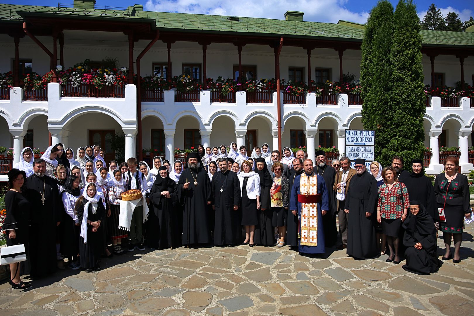 Liceul Teologic „Sfânta Parascheva” de la Mănăstirea Agapia aniversează 3 decenii de la reactivare