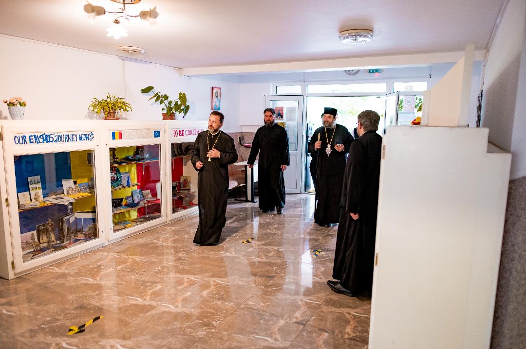Preasfințitul Părinte Nichifor Botoșăneanul  a vizitat Seminarul Teologic din Dorohoi