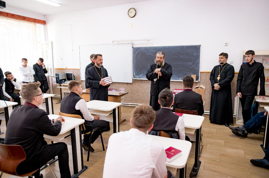 Preasfințitul Părinte Nichifor Botoșăneanul  a vizitat Seminarul Teologic din Dorohoi